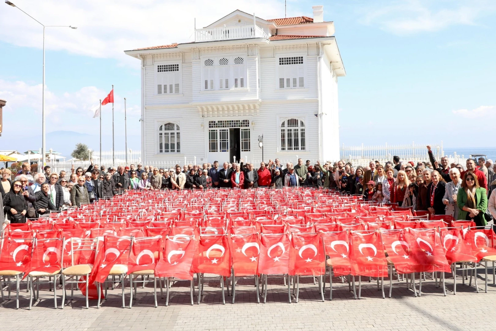 Tutuklu gençlere Mudanya Mütareke Meydanı