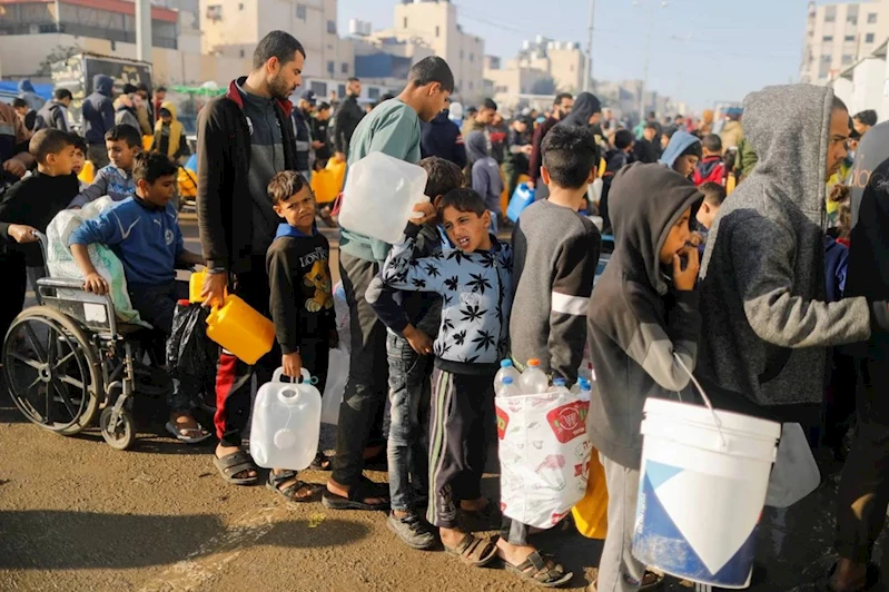 Gazze Belediyesi: Merkezi boru hattından su pompalanmasının durması sonucu şehir susuzluk krizi yaşıyor.