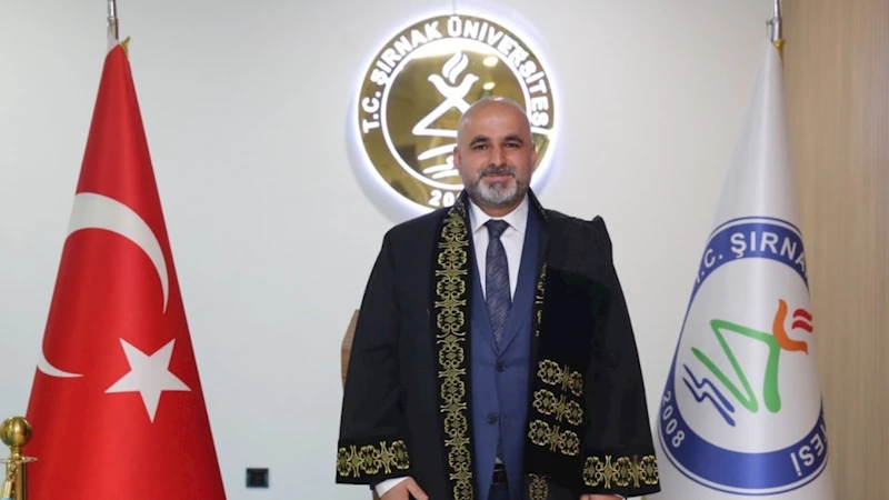 Prof. Dr. Fevzi Rençber profesörlük cübbesini giydi 