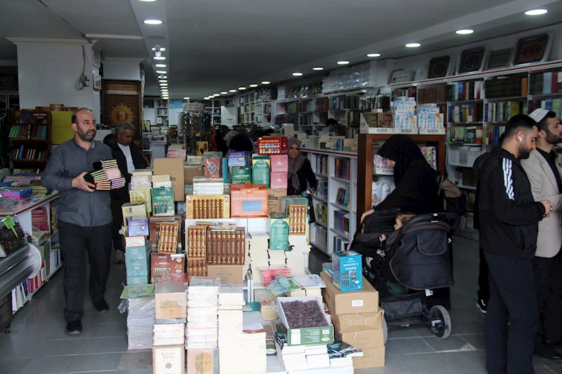 Kitap reyonlarındaki Ramazan bereketi bayram sonrasında da devam ediyor