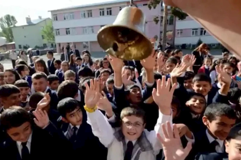 Milyonlarca öğrenci ve öğretmen dersbaşı yapacak