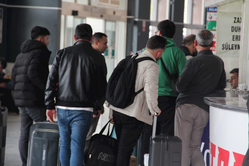 Bayram sonrası otogarlarda dönüş yoğunluğu devam ediyor
