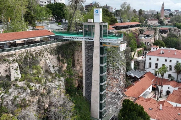 Antalya Yat Limanındaki asansörde bakım onarım!