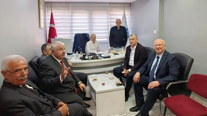 Eski Vali Halil Işık’tan Adıyaman Platformu’na övgü: ’Örnek bir hizmet gerçekleştiriyorlar’ 