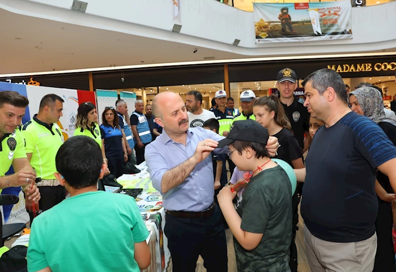Vali Varol, trafik araçları ile uygulamalarda kullanılan ekipmanlar inceledi 