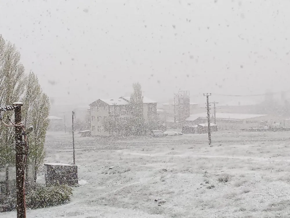 Her yerde kar var! Erzurum’a kış erken geldi!