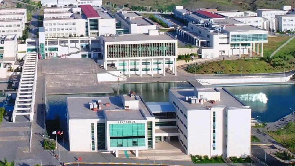 Yargıyı arkadan dolanmanın böylesi! Üniversiteye 1 aylık öğretim üyesi aldılar