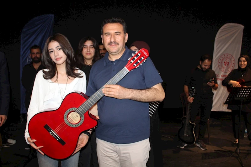 Kahta’da liseler arası ‘Ses Yarışması’ finali coşku dolu anlara sahne oldu 