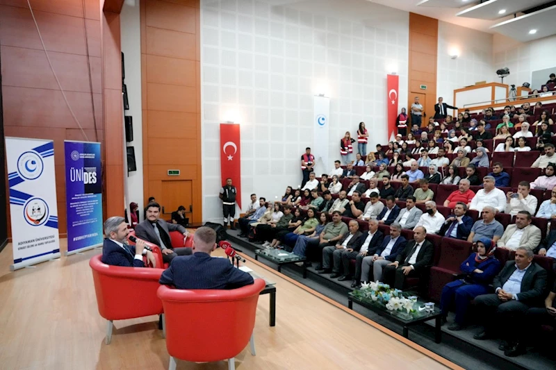 ‘Kürsülerden Sıralara’ söyleşisi: Bakan yardımcısı Ahmet Aydın öğrencilerle buluştu 