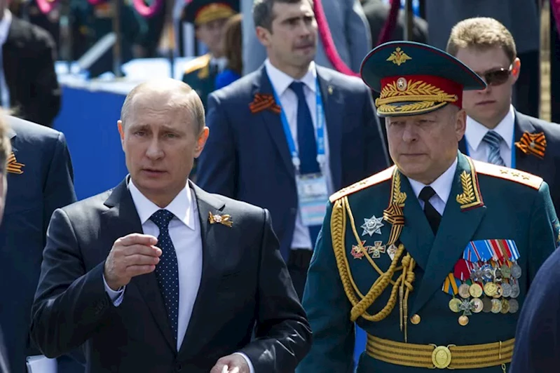 Putin, Kara Kuvvetleri Başkomutanını görevden aldı