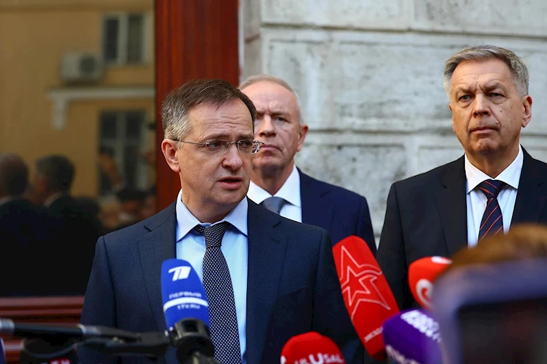 Rus heyet başkanı Medinskiy: Olası çözüm yollarını ve ortak noktaları bulma niyetindeyiz