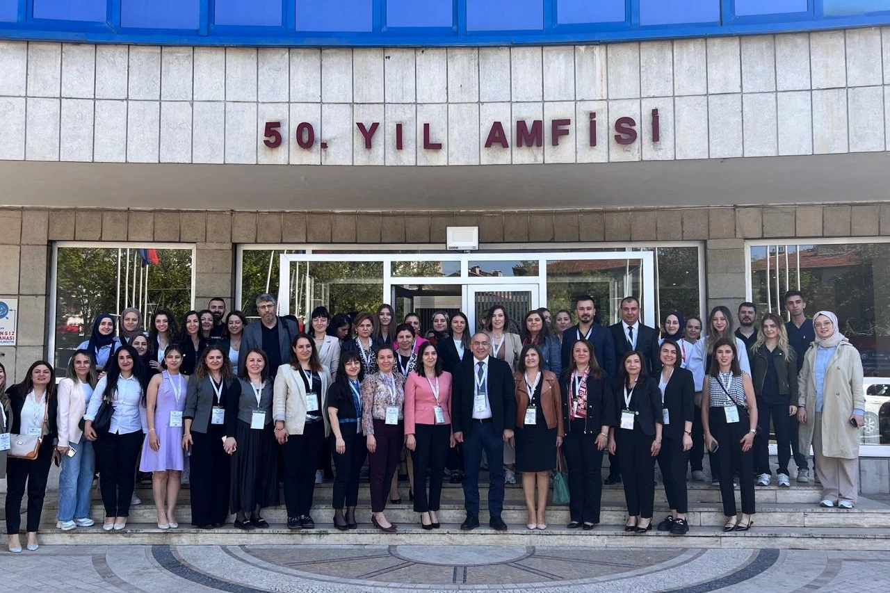 Ankara’da “Ankara Çocuk Acil Ve Çocuk Yoğun Bakım Hemşireliği Sempozyumu” gerçekleştirildi