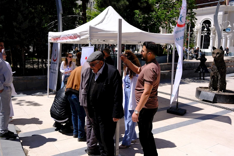 Van’da meydanlarda 