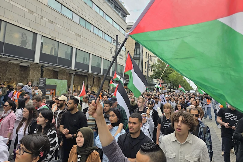 Almanya’da binlerce kişi Filistin’e destek gösterisine katıldı