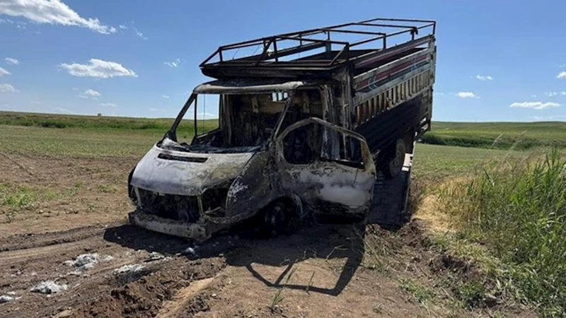 Diyarbakır’da korkunç olay: Baba ve oğlu yanmış kamyonette ölü bulundu 