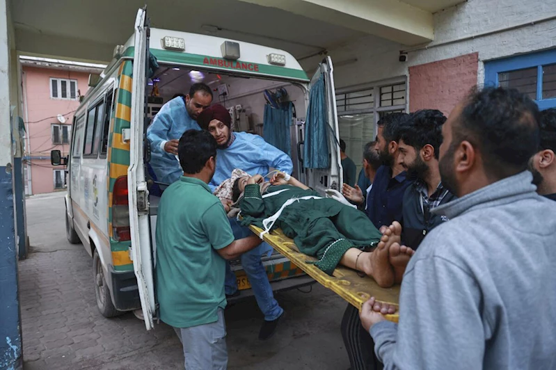 Pakistan’ı fırtına ve dolu vurdu: 3 can kaybı