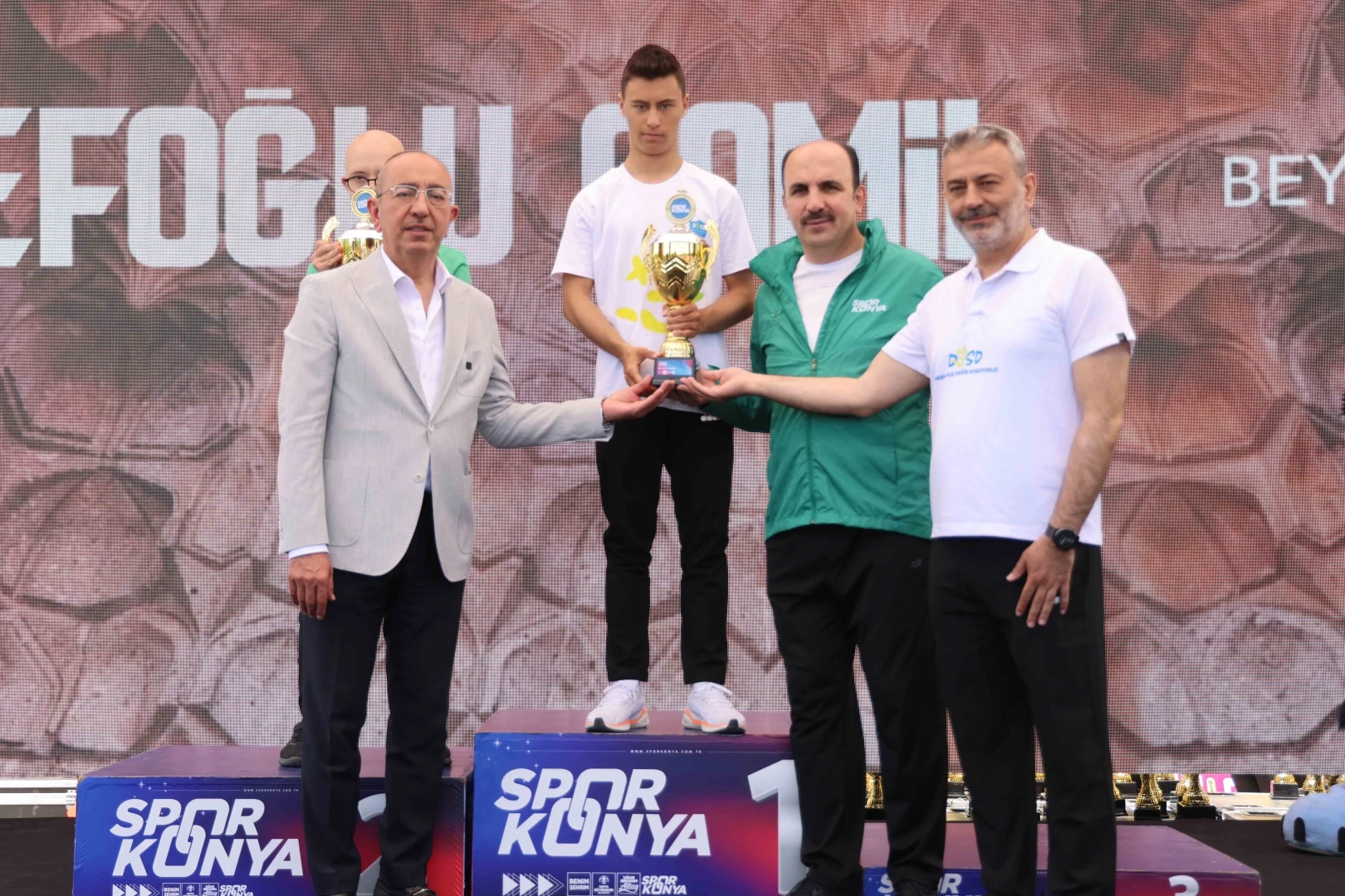 DOSD’un özel çocukları umuda, Muhammed Eren rekora koştu