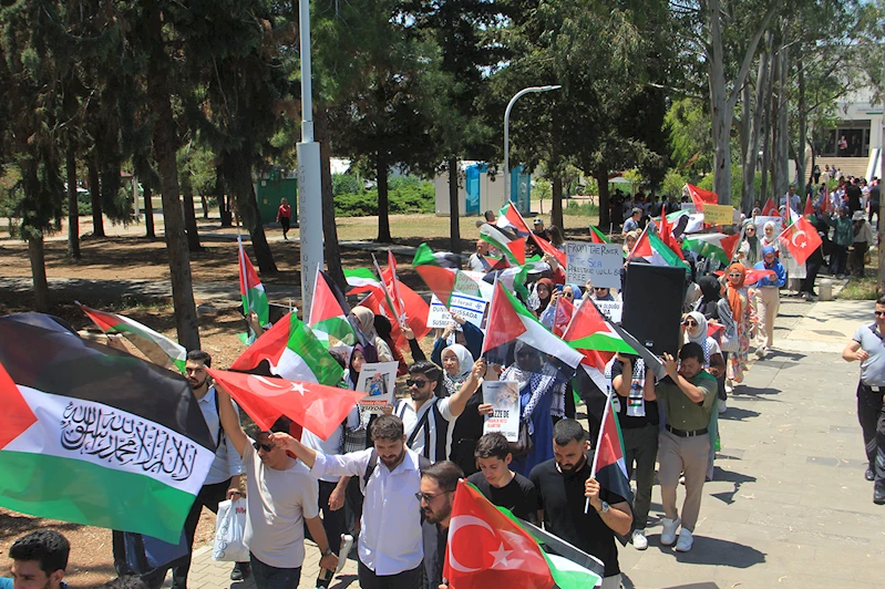 Çukurova Üniversitesi öğrencileri, Gazze ile dayanışma yürüyüşü düzenledi