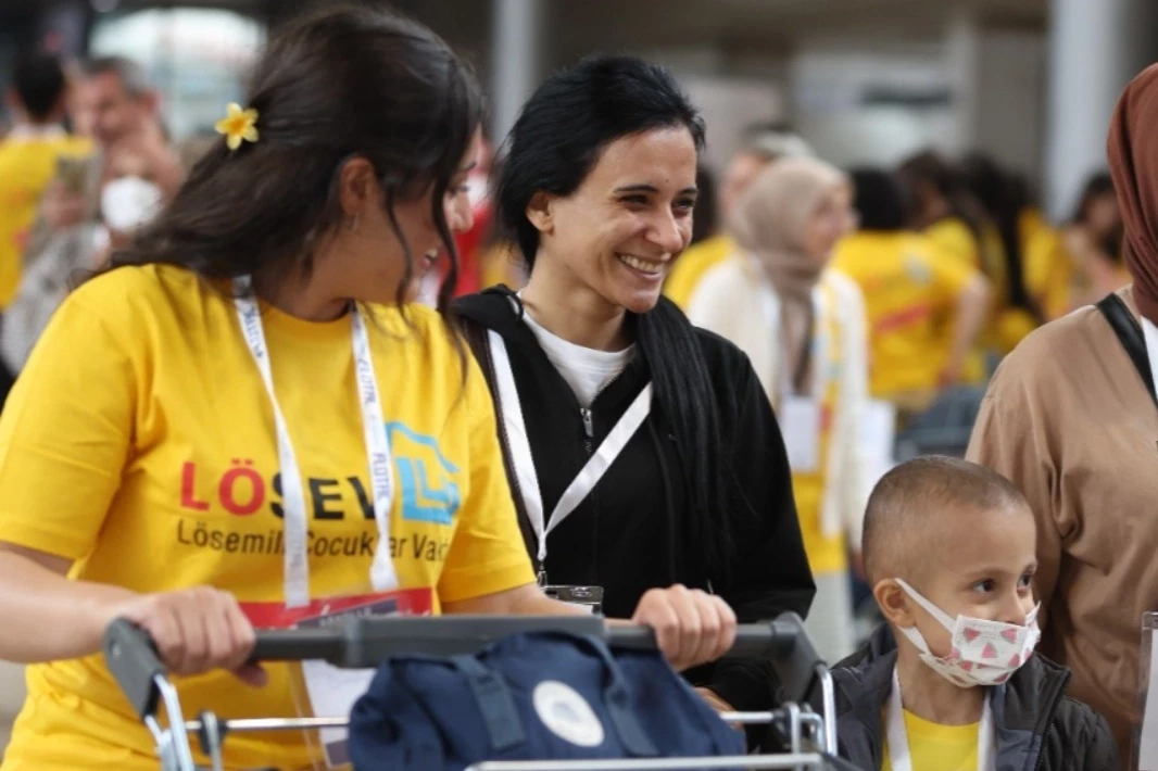LÖSEV’in İyilikler Çarşısı Bursa’da umut dağıttı
