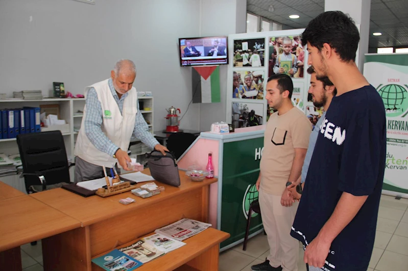 Gazze için düzenlenen kermesin gelirleri Umut Kervanı yetkililerine teslim edildi 