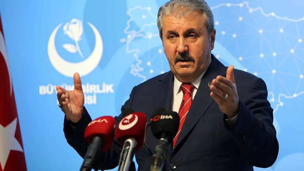 Propaganda, başkasının ayağına basarken çığlık atmaktır