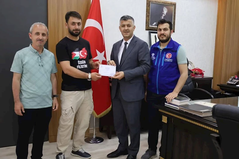 Ortaokul öğrencileri Gazze için hayır çarşısı açtı