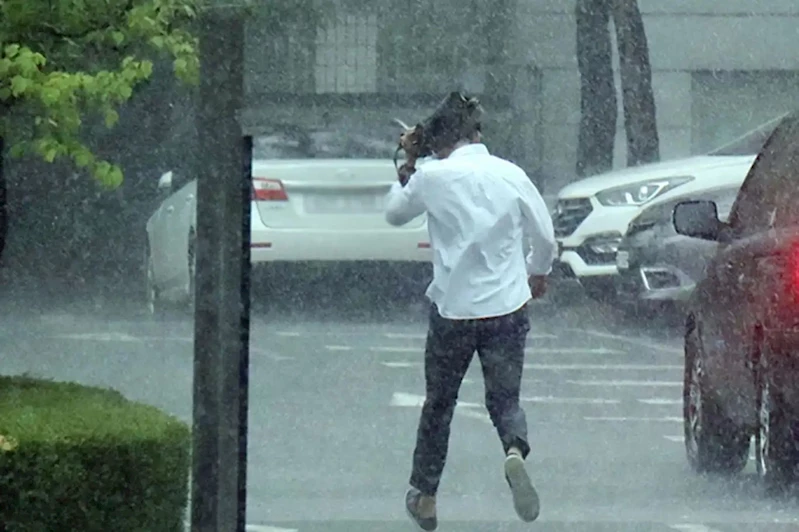 Ülke genelinde sağanak ve toz taşınımı uyarısı