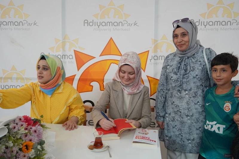 Adıyaman Park AVM’de kitap fuarı: Hatice Kübra Tongar Adıyamanlı okurlarıyla buluştu  - Videolu Haber