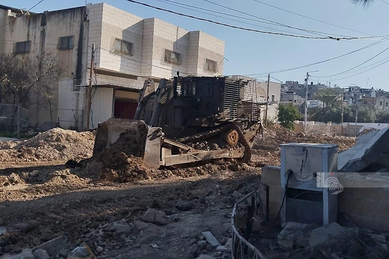 Tulkerem kuşatma altında, binlerce aile yerinden edildi