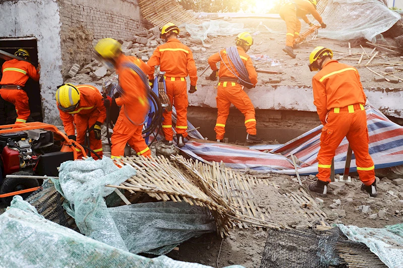 Gençlere afetlere karşı bilinçli ve dirençli birey olmanın yolları anlatıldı.