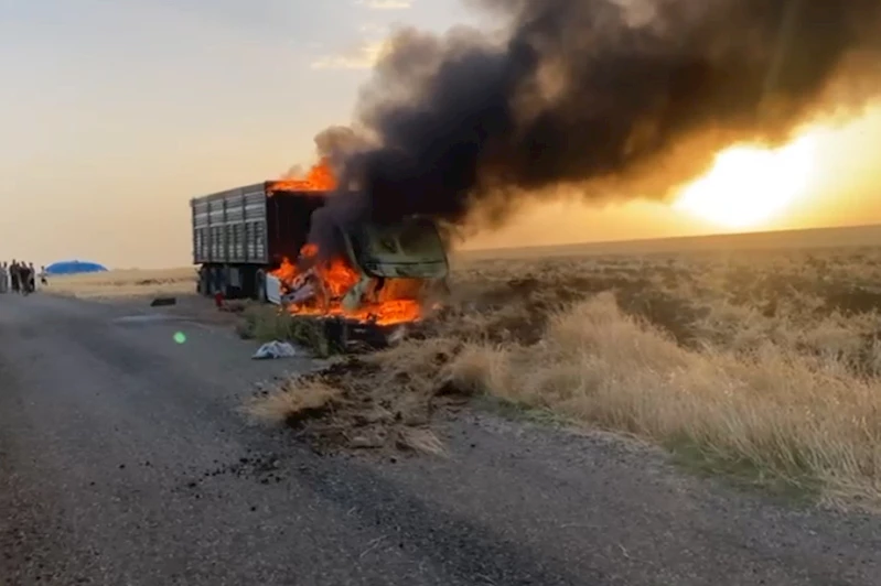 Diyarbakır’da tır alev alev yandı: İtfaiye yetersiz kaldı iddiası