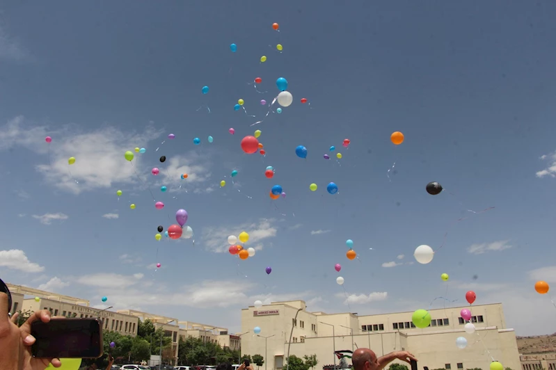 Mardin’de Gazzeli çocuklar için gökyüzüne balon bırakıldı