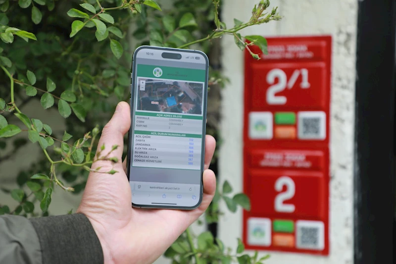 Akyazı’da cadde ve sokaklar yenileniyor: QR kodlu tabela dönemi başladı 