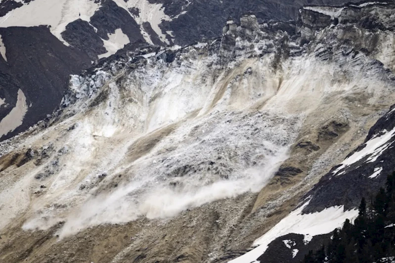 İsviçre’de alp buzulunun kopması felakete yol açtı