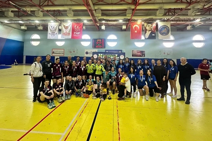 BUÜ’nün hentbol takımı Süper Lig