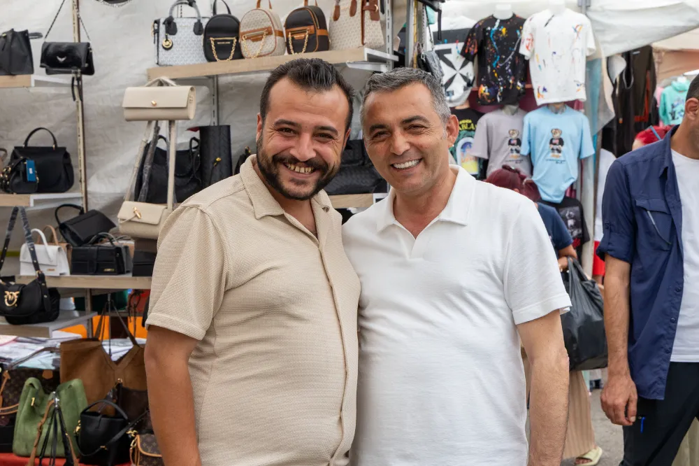 MANAVGAT BELEDİYE BAŞKANI KARA, PERŞEMBE PAZARINDA HALKLA BULUŞTU