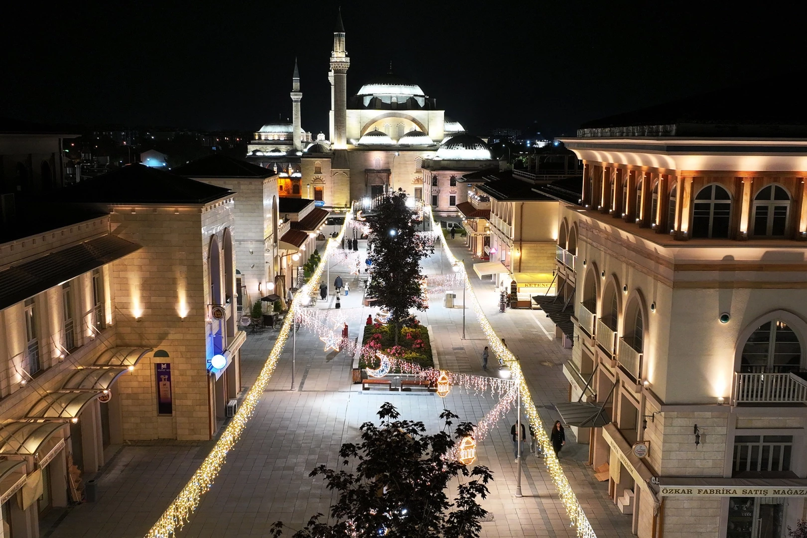 Konya şehir merkezi Kurban Bayramı öncesi ışıl ışıl oldu