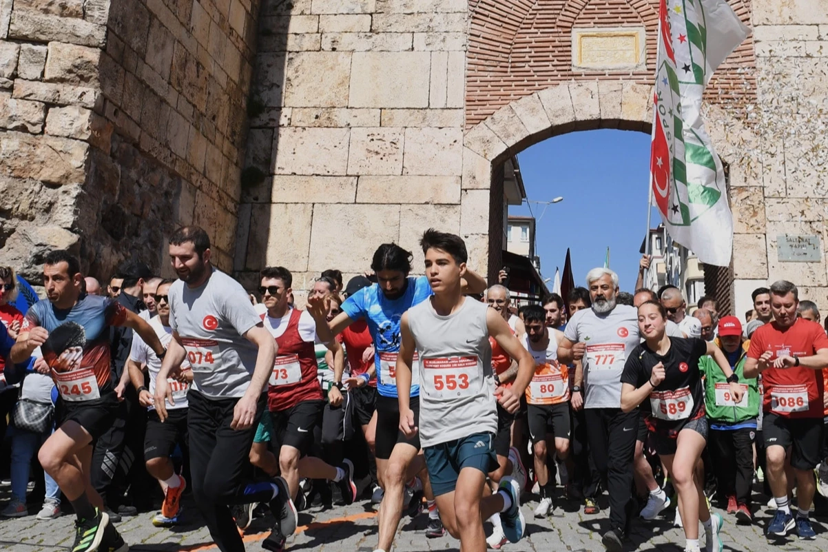 Bursa Osmangazi’de spor ile tarihi buluşturan koşu