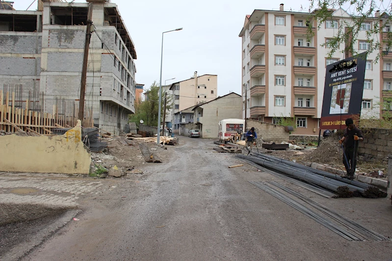 İnşaat firmaları ve şantiyelerin ihmali nedeni ile vatandaşların güvenliği tehlike altında! 