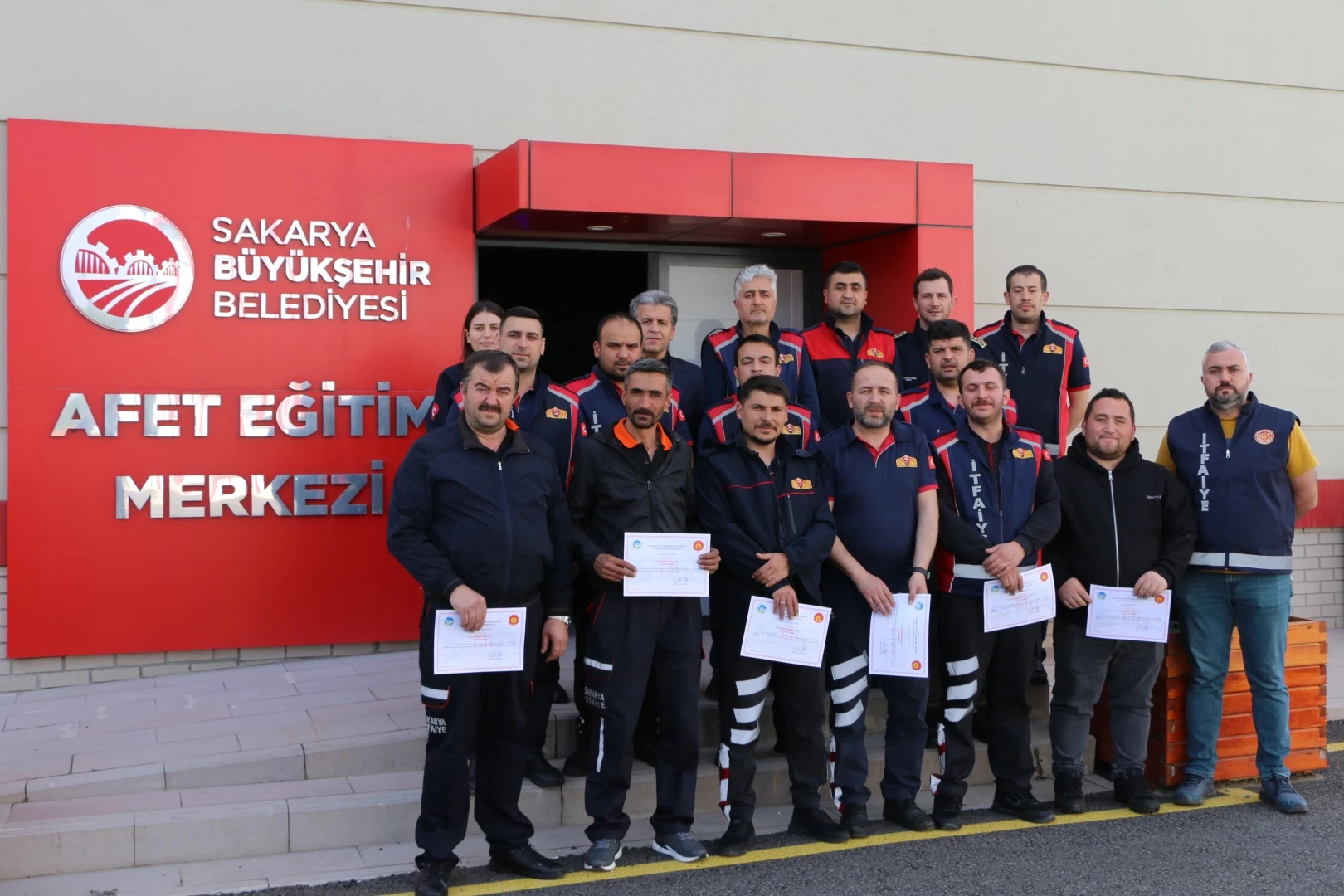 Sakarya İtfaiyesi eğitimlerle rol şehir oluyor