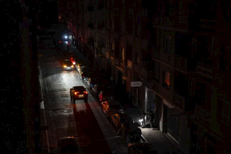 ABD karanlığa gömülmek üzere 