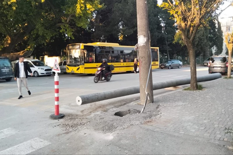 Bursa’da elektrik direği sökümünde güvenlik ihmali tepki çekti