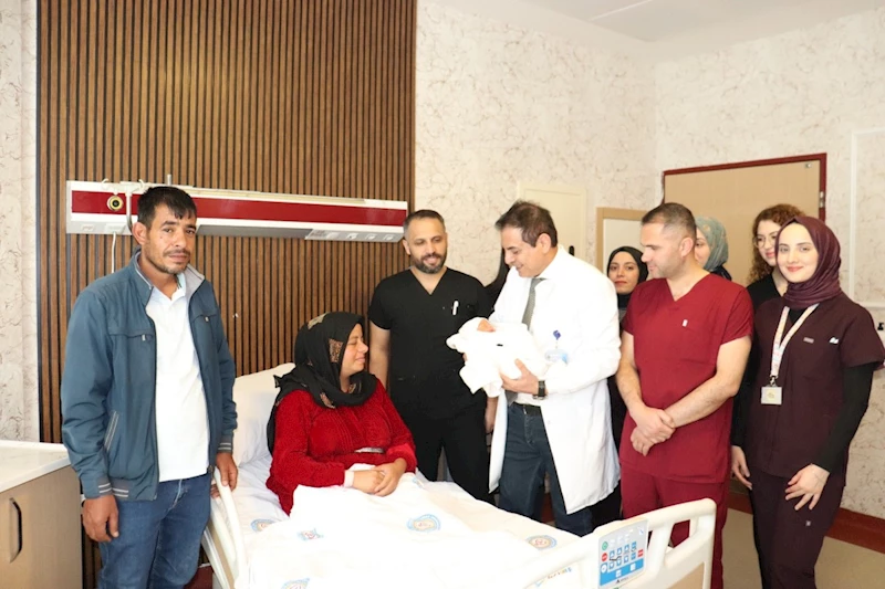 15 yıl sonra gelen mutluluk: Olgun Ailesi Harran Üniversitesi Hastanesi’nde evlat sahibi oldu  - Videolu Haber