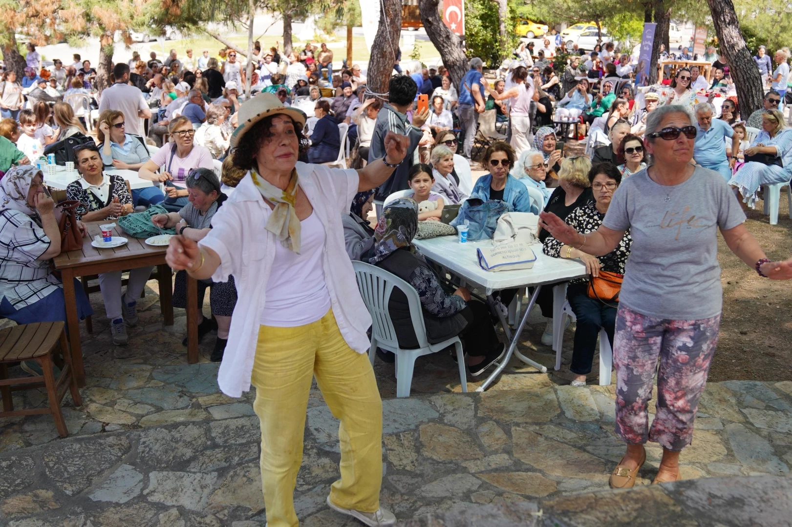 Ayvalık’ta hıdırellez coşkusu Çamlık’ta yaşandı