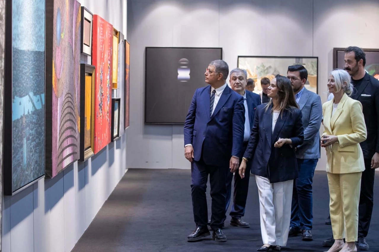 İzmir Sanat ve Antika Fuarı kapılarını açtı