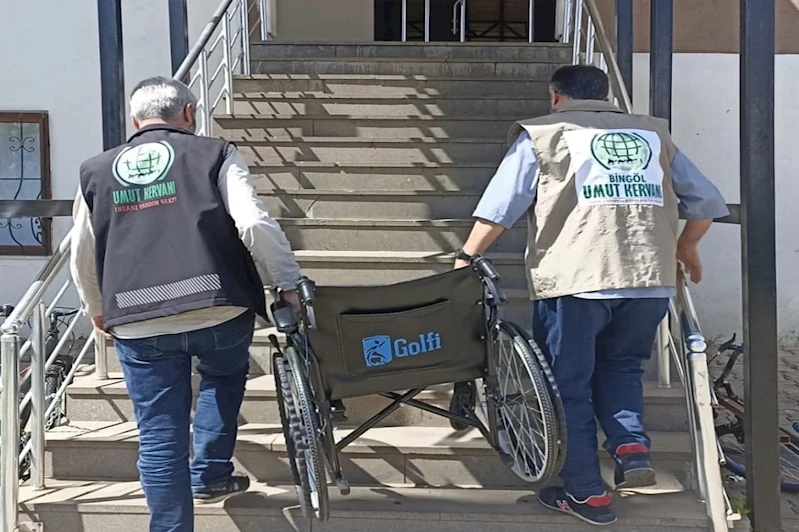Bingöl Umut Kervanı Derneği’nden engelli bireylere tekerlekli sandalye desteği