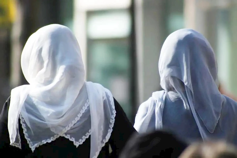 Fransa İçişleri Bakanı Retailleau üniversitelerde başörtüsü yasağını savundu