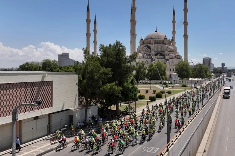 Adana’da Yeşilay Bisiklet Turu’na yoğun ilgi