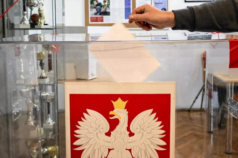 Polonya ikinci tur cumhurbaşkanlığı seçimleri için sandık başında