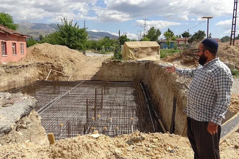 Depremde yıkılan Camii yeniden inşa edilmeyi bekliyor